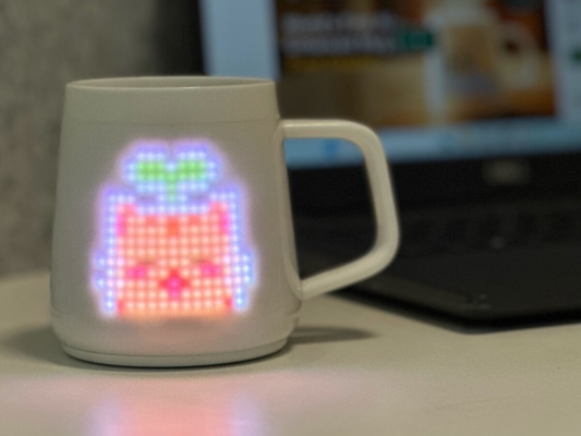 Özel Hediye Setleri Anne Günü için Pixel Ekranlı AI Geliştirilmiş Seramik Kadeh Modern Tasarım Hediye